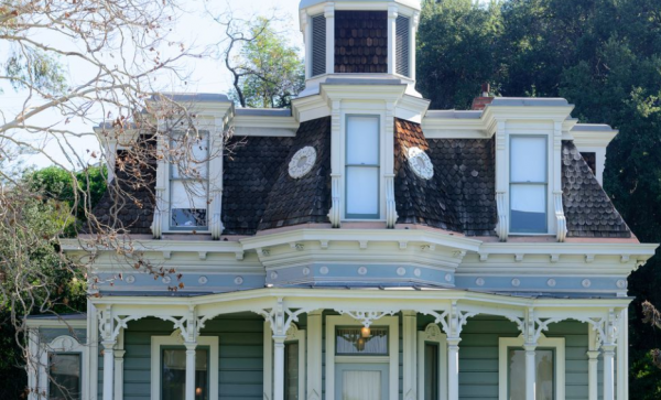 Atap dengan tumpukan yang rumit